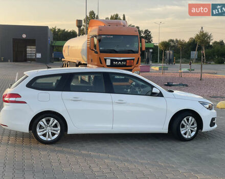 Белый Пежо 308, объемом двигателя 1.5 л и пробегом 197 тыс. км за 12950 $, фото 17 на Automoto.ua