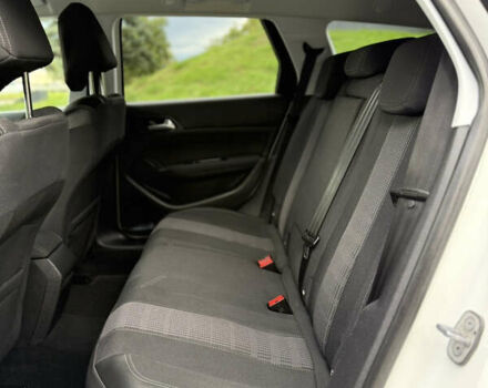 Белый Пежо 308, объемом двигателя 1.5 л и пробегом 162 тыс. км за 14800 $, фото 70 на Automoto.ua