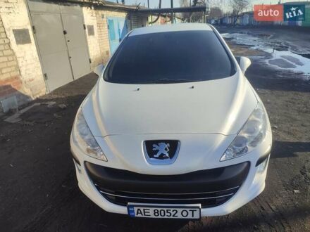 Пежо 308 2009 в Першотравенске на Automoto.ua Белый Пежо 308, объемом двигателя 1.6 л и пробегом 156 тыс. км за 5600 $, фото 1 на Automoto.ua