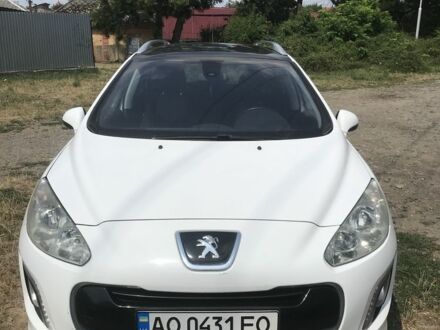 Белый Пежо 308, объемом двигателя 1.6 л и пробегом 450 тыс. км за 4500 $, фото 1 на Automoto.ua