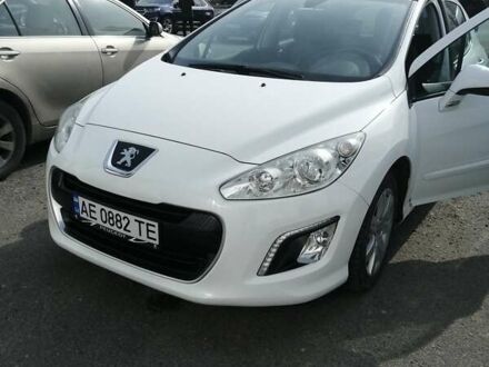 Пежо 308 2011 в Днепре (Днепропетровске) на Automoto.ua Белый Пежо 308, объемом двигателя 1.6 л и пробегом 187 тыс. км за 6499 $, фото 1 на Automoto.ua