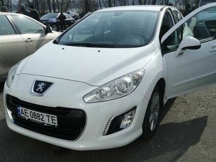Пежо 308 2011 в Днепре (Днепропетровске) на Automoto.ua Белый Пежо 308, объемом двигателя 1.6 л и пробегом 185 тыс. км за 6499 $, фото 1 на Automoto.ua