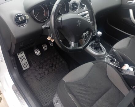 Белый Пежо 308, объемом двигателя 0 л и пробегом 66 тыс. км за 2546 $, фото 1 на Automoto.ua