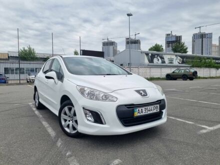 Пежо 308 2012 в Киеве на Automoto.ua Белый Пежо 308, объемом двигателя 1.6 л и пробегом 207 тыс. км за 5803 $, фото 1 на Automoto.ua