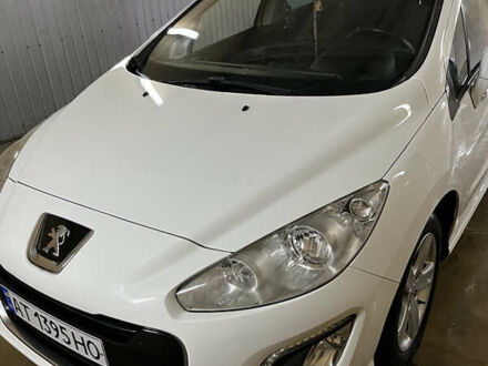 Пежо 308 2013 в Верховине на Automoto.ua Белый Пежо 308, объемом двигателя 1.56 л и пробегом 250 тыс. км за 9200 $, фото 1 на Automoto.ua