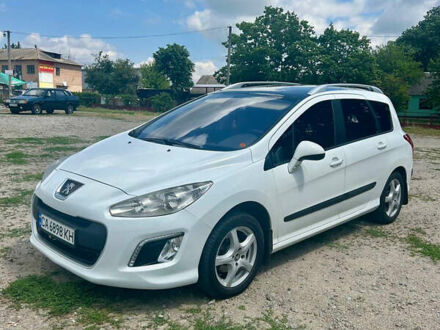 Пежо 308 2013 в Умани на Automoto.ua Белый Пежо 308, объемом двигателя 1.6 л и пробегом 240 тыс. км за 5899 $, фото 1 на Automoto.ua