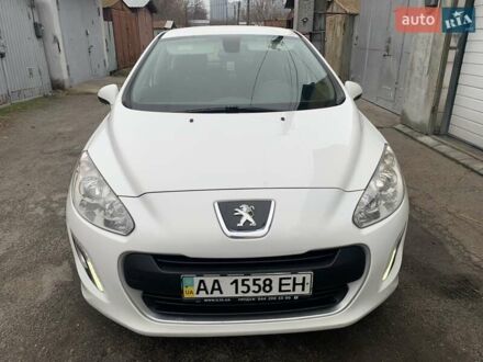 Пежо 308 2013 в Киеве на Automoto.ua Белый Пежо 308, объемом двигателя 1.6 л и пробегом 265 тыс. км за 7000 $, фото 1 на Automoto.ua