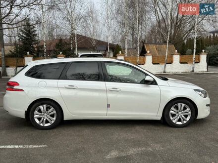 Пежо 308 2015 у Смеле на Automoto.ua Білий Пежо 308, об'ємом двигуна 1.6 л та пробігом 211 тис. км за 8999 $, фото 1 на Automoto.ua
