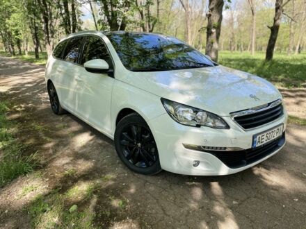 Пежо 308 2015 у Никополе на Automoto.ua Білий Пежо 308, об'ємом двигуна 1.6 л та пробігом 239 тис. км за 10000 $, фото 1 на Automoto.ua
