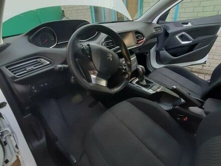 Белый Пежо 308, объемом двигателя 1.56 л и пробегом 270 тыс. км за 9900 $, фото 1 на Automoto.ua