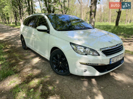 Пежо 308 2016 у Никополе на Automoto.ua Білий Пежо 308, об'ємом двигуна 1.56 л та пробігом 239 тис. км за 9800 $, фото 1 на Automoto.ua