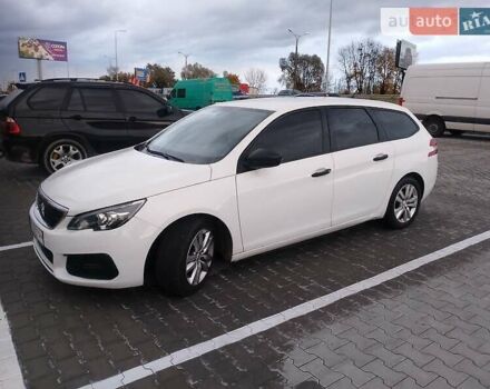 Белый Пежо 308, объемом двигателя 1.5 л и пробегом 226 тыс. км за 12400 $, фото 1 на Automoto.ua
