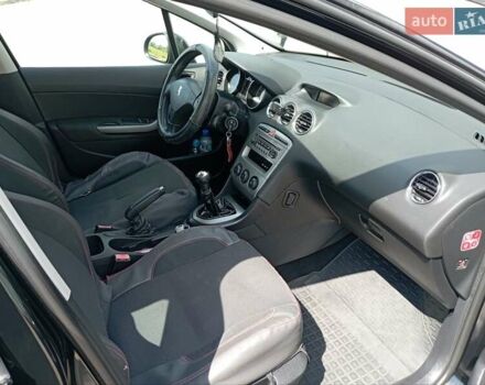 Чорний Пежо 308, об'ємом двигуна 1.6 л та пробігом 320 тис. км за 6429 $, фото 13 на Automoto.ua