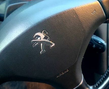 Черный Пежо 308, объемом двигателя 1.6 л и пробегом 143 тыс. км за 7300 $, фото 1 на Automoto.ua