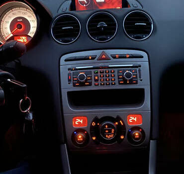 Черный Пежо 308, объемом двигателя 2 л и пробегом 305 тыс. км за 7000 $, фото 1 на Automoto.ua