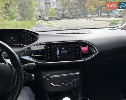 Чорний Пежо 308, об'ємом двигуна 1.56 л та пробігом 235 тис. км за 8500 $, фото 16 на Automoto.ua