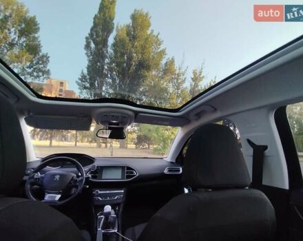 Черный Пежо 308, объемом двигателя 1.56 л и пробегом 205 тыс. км за 8800 $, фото 6 на Automoto.ua