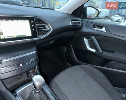 Чорний Пежо 308, об'ємом двигуна 1.6 л та пробігом 180 тис. км за 7800 $, фото 25 на Automoto.ua