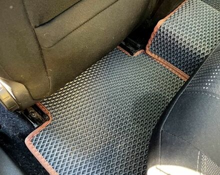 Чорний Пежо 308, об'ємом двигуна 1.6 л та пробігом 324 тис. км за 7700 $, фото 6 на Automoto.ua