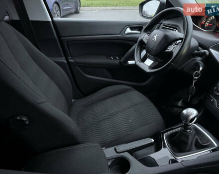 Чорний Пежо 308, об'ємом двигуна 1.6 л та пробігом 180 тис. км за 7800 $, фото 21 на Automoto.ua