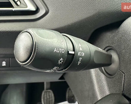 Черный Пежо 308, объемом двигателя 1.5 л и пробегом 179 тыс. км за 11450 $, фото 13 на Automoto.ua