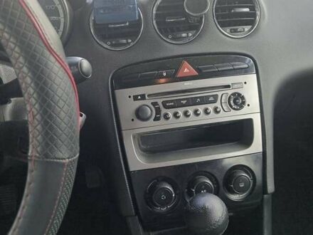 Чорний Пежо 308, об'ємом двигуна 1.56 л та пробігом 180 тис. км за 4000 $, фото 1 на Automoto.ua