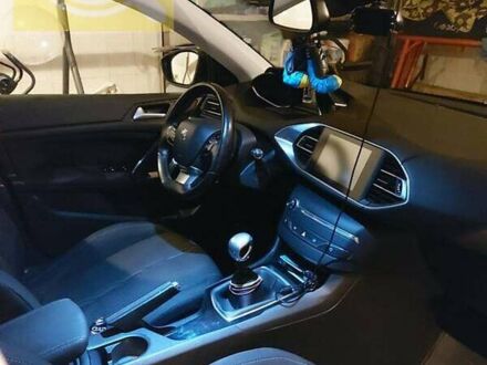 Черный Пежо 308, объемом двигателя 1.56 л и пробегом 320 тыс. км за 8500 $, фото 1 на Automoto.ua