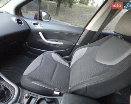 Красный Пежо 308, объемом двигателя 1.6 л и пробегом 99 тыс. км за 5900 $, фото 6 на Automoto.ua