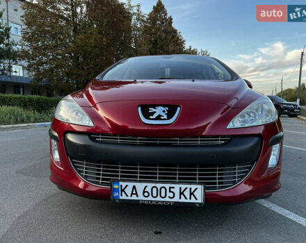 Красный Пежо 308, объемом двигателя 1.6 л и пробегом 159 тыс. км за 5500 $, фото 1 на Automoto.ua