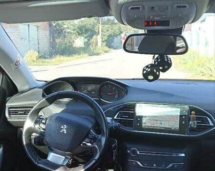 Красный Пежо 308, объемом двигателя 1.56 л и пробегом 245 тыс. км за 8400 $, фото 6 на Automoto.ua