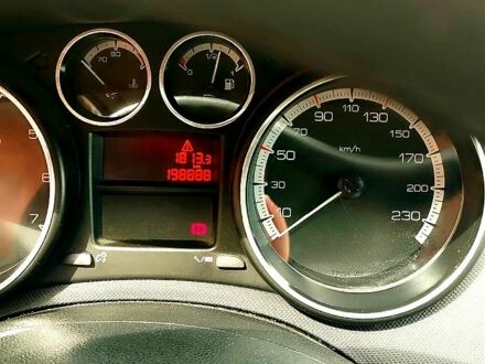 Красный Пежо 308, объемом двигателя 1.6 л и пробегом 198 тыс. км за 5300 $, фото 1 на Automoto.ua