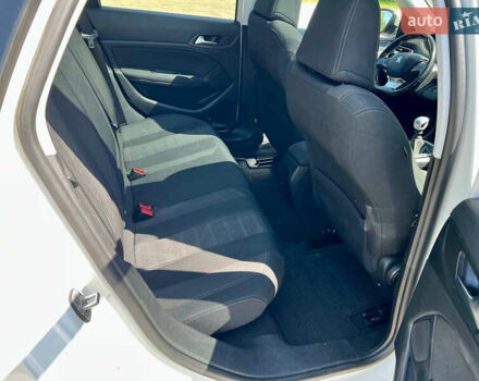 Пежо 308, объемом двигателя 1.6 л и пробегом 198 тыс. км за 8999 $, фото 12 на Automoto.ua