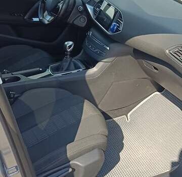 Пежо 308, объемом двигателя 1.56 л и пробегом 210 тыс. км за 10700 $, фото 8 на Automoto.ua