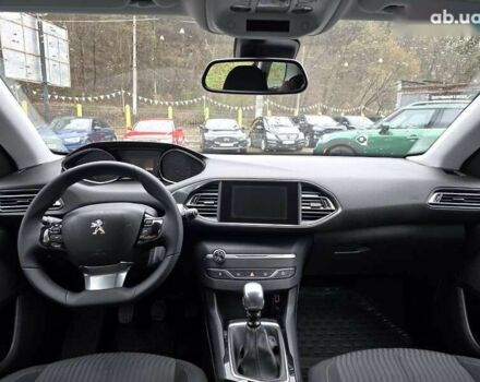 Пежо 308, объемом двигателя 1.6 л и пробегом 277 тыс. км за 8600 $, фото 6 на Automoto.ua
