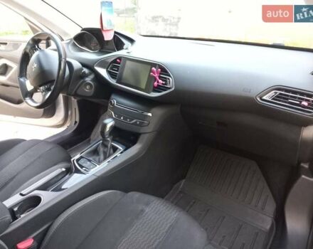 Пежо 308 2016 в Кременце на Automoto.ua Серый Пежо 308, объемом двигателя 1.2 л и пробегом 132 тыс. км за 9650 $, фото 8 на Automoto.ua