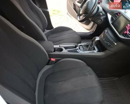 Пежо 308 2016 в Кременце на Automoto.ua Серый Пежо 308, объемом двигателя 1.2 л и пробегом 132 тыс. км за 9650 $, фото 7 на Automoto.ua