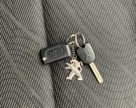 Серый Пежо 308, объемом двигателя 1.4 л и пробегом 132 тыс. км за 4900 $, фото 16 на Automoto.ua