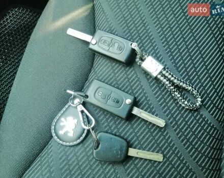 Пежо 308 2009 в Ровно на Automoto.ua Серый Пежо 308, объемом двигателя 1.6 л и пробегом 237 тыс. км за 4650 $, фото 19 на Automoto.ua