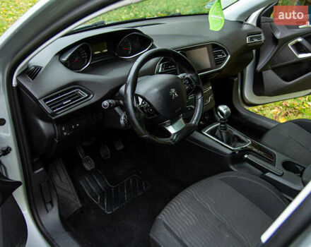 Сірий Пежо 308, об'ємом двигуна 1.56 л та пробігом 177 тис. км за 7800 $, фото 12 на Automoto.ua