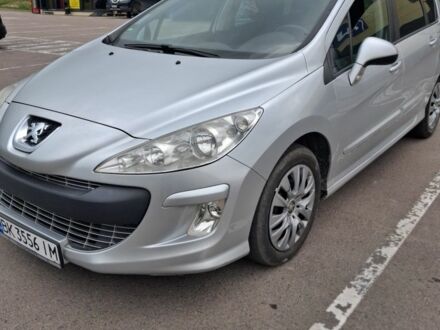 Пежо 308 2010 в Ровно на Automoto.ua Серый Пежо 308, объемом двигателя 1.6 л и пробегом 218 тыс. км за 4950 $, фото 1 на Automoto.ua