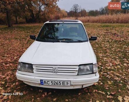 Белый Пежо 309, объемом двигателя 1.3 л и пробегом 300 тыс. км за 800 $, фото 5 на Automoto.ua