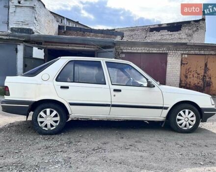 Белый Пежо 309, объемом двигателя 1.3 л и пробегом 376 тыс. км за 1100 $, фото 1 на Automoto.ua