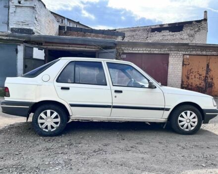 Белый Пежо 309, объемом двигателя 1.3 л и пробегом 376 тыс. км за 1100 $, фото 1 на Automoto.ua