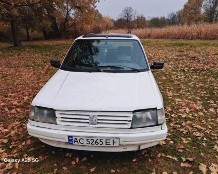 Белый Пежо 309, объемом двигателя 0 л и пробегом 300 тыс. км за 800 $, фото 1 на Automoto.ua