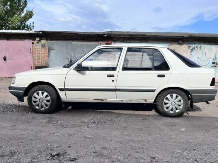 Белый Пежо 309, объемом двигателя 1.3 л и пробегом 376 тыс. км за 1100 $, фото 1 на Automoto.ua