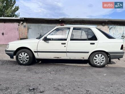 Белый Пежо 309, объемом двигателя 1.3 л и пробегом 376 тыс. км за 1100 $, фото 1 на Automoto.ua