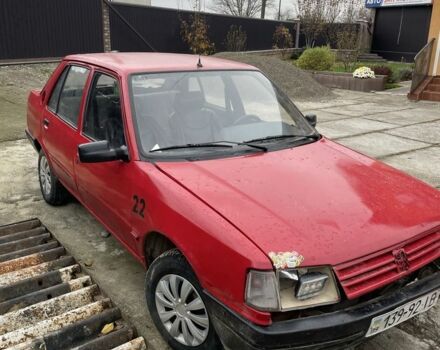 Красный Пежо 309, объемом двигателя 1.4 л и пробегом 250 тыс. км за 600 $, фото 1 на Automoto.ua
