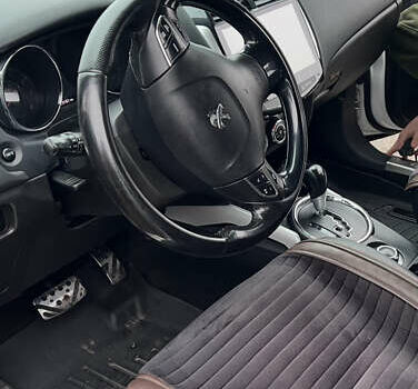 Белый Пежо 4008, объемом двигателя 2 л и пробегом 173 тыс. км за 11700 $, фото 5 на Automoto.ua