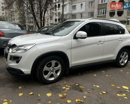 Белый Пежо 4008, объемом двигателя 2 л и пробегом 173 тыс. км за 11700 $, фото 4 на Automoto.ua