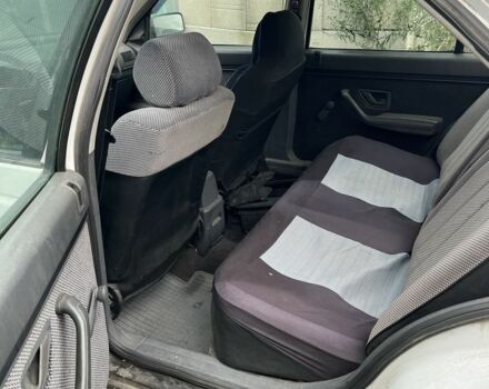 Белый Пежо 405, объемом двигателя 1.9 л и пробегом 250 тыс. км за 500 $, фото 4 на Automoto.ua